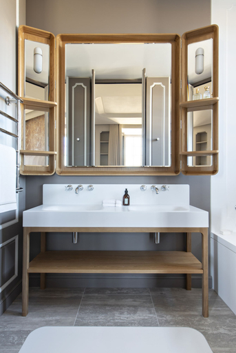 Bathroom 5, Château de Ferrand, Gironde