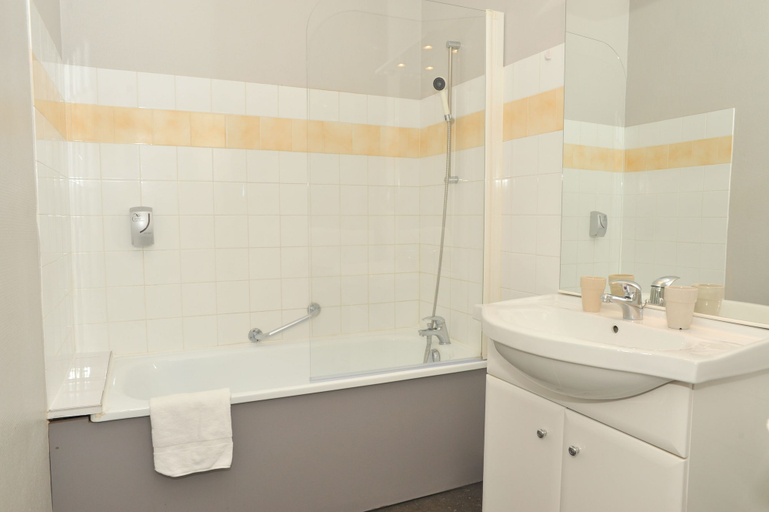 Bathroom 3, Les Palatines - Residence, Loire