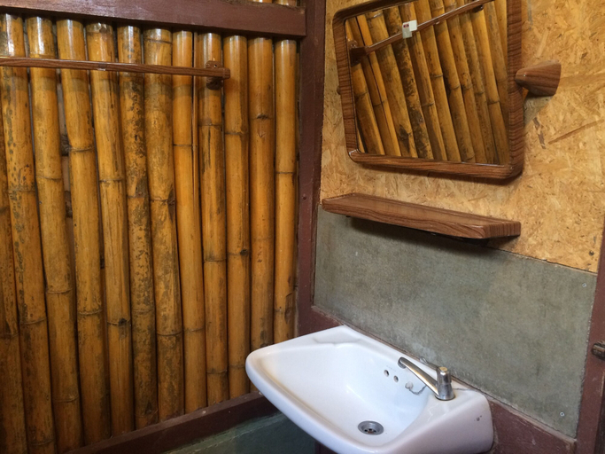 Bathroom 4, Family Huts, Pai