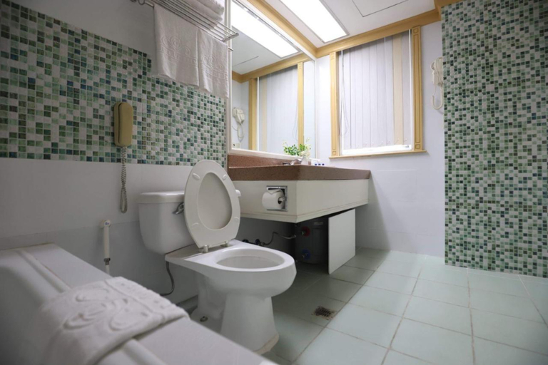 Bathroom 4, Tiara Oriental Hotel, Makati City