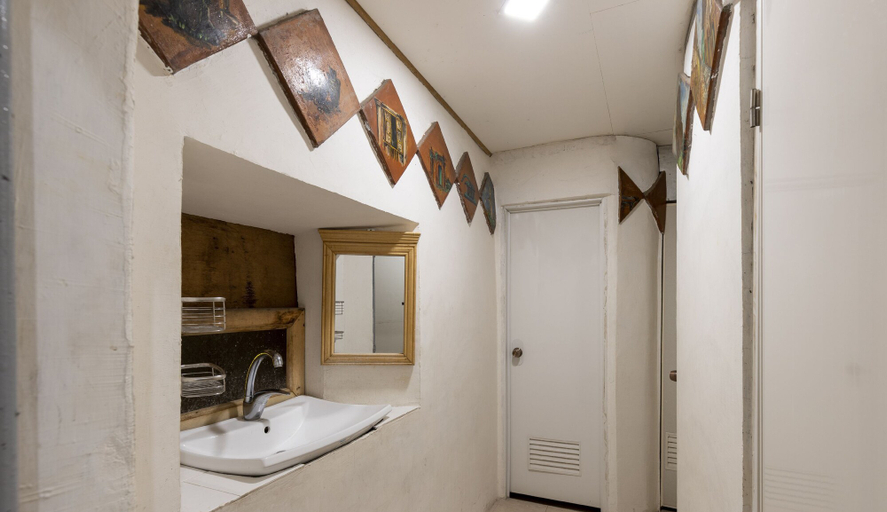 Bathroom 4, Grandpa's Inn Vigan, Vigan City