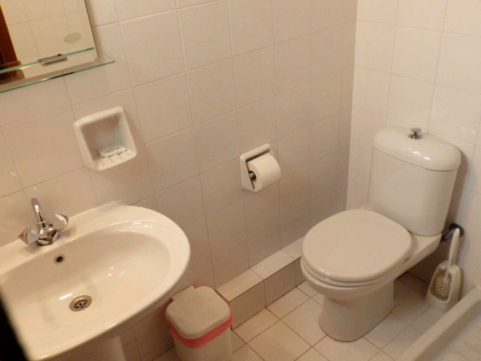 Bathroom 4, Alexandra Hotel, Crete