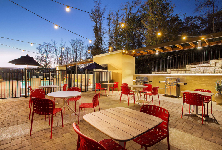 Food & Drinks 5, Home2 Suites by Hilton Oxford, Lafayette