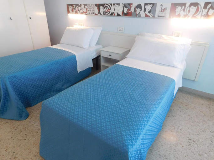 Bedroom 2, Hotel Dolores, Rimini