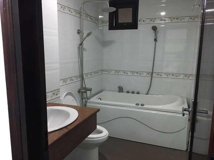 Bathroom 5, Khach San Yen Phu, Tuy Hoa