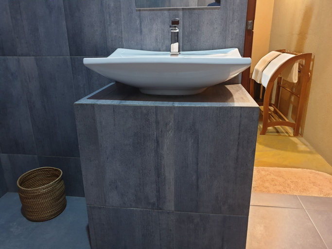 Bathroom 4, My Village, Thissamaharama