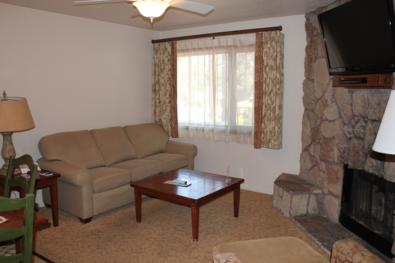 Others 5, Getaways at Snow Lake Lodge, San Bernardino