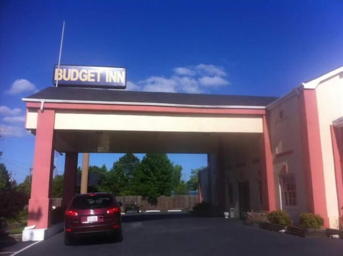 Exterior & Views 2, Budget Inn, Mecklenburg
