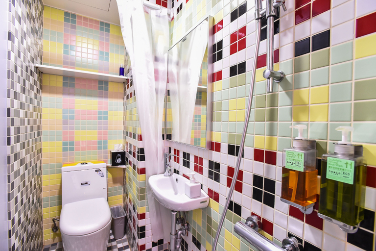 Bathroom 3, Rainbow Island B&B, Tainan