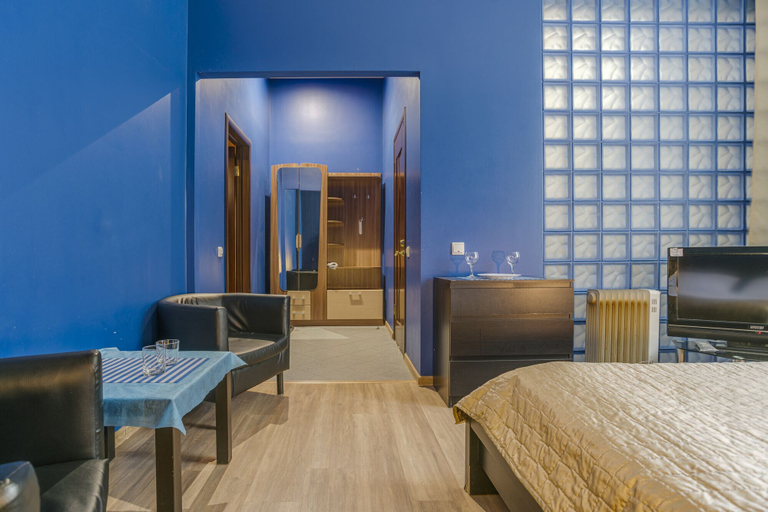 Others 5, Hotel Letto, Central