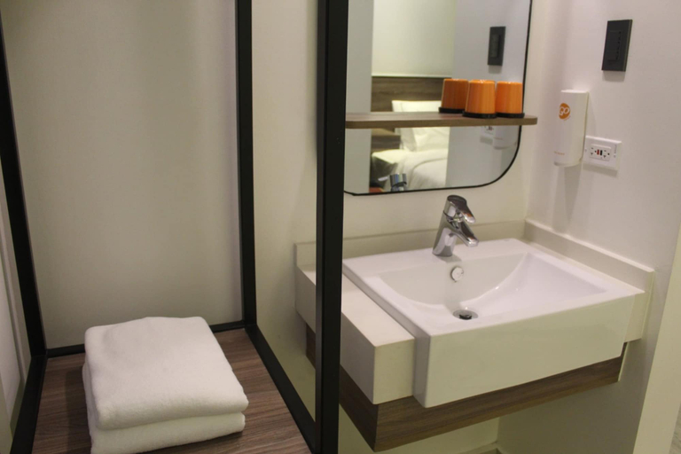 Bathroom 4, Go Hotels Plus Tuguegarao, Tuguegarao City