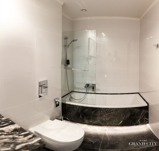 Bathroom 5, Grand City Hotel Wrocław, Środa Śląska