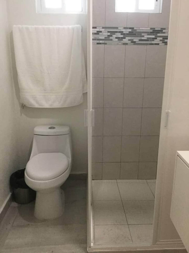 Bathroom 4, Lugar Unico en Zaragoza y Tecnologico, Querétaro