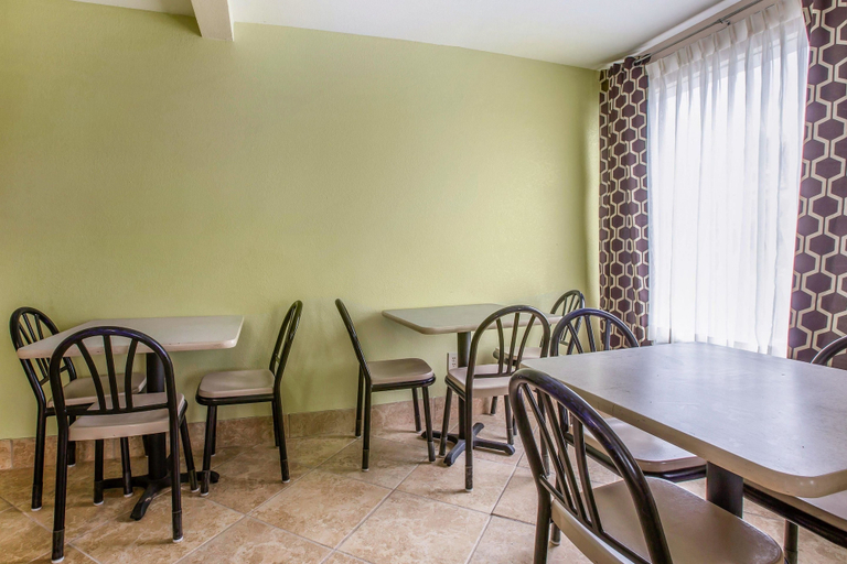 Others 4, Rodeway Inn Laurens, Laurens