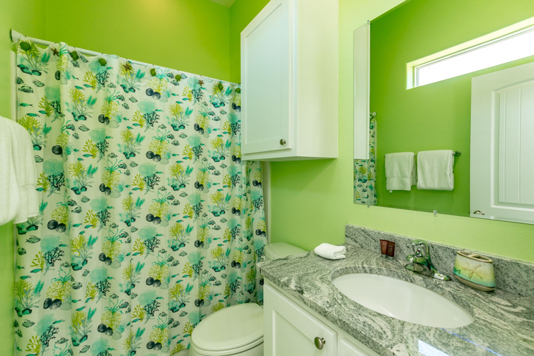 Bathroom 4, Feelin' Tip-sea, Nueces