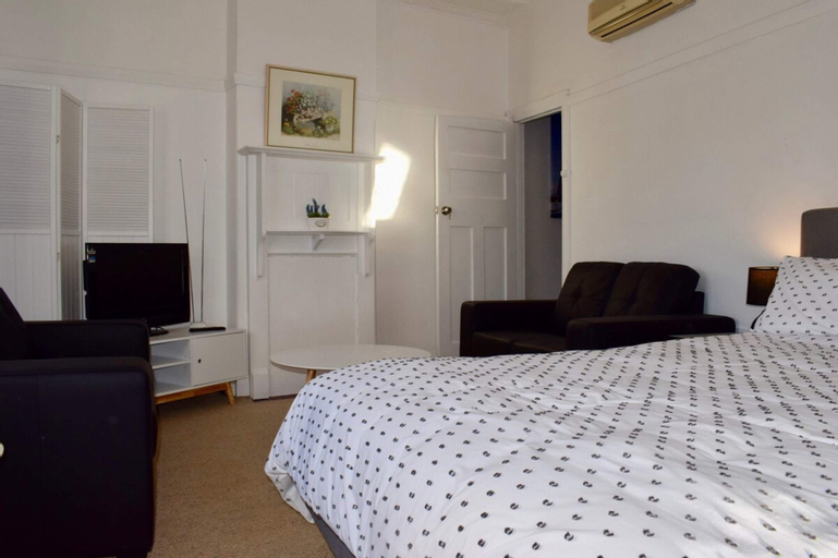 Bedroom 4, Cosy 3 Bedroom Apartment In Trendy Haberfield, Ashfield
