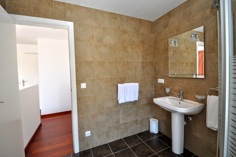 Bathroom 4, Villa Tortuga, Girona