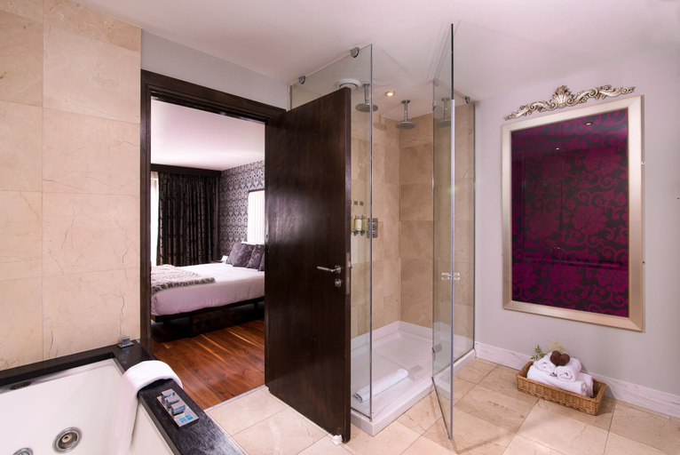 Bathroom 4, The Twelve Hotel