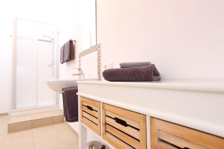 Bathroom 2, Pension Leonardo, Passau