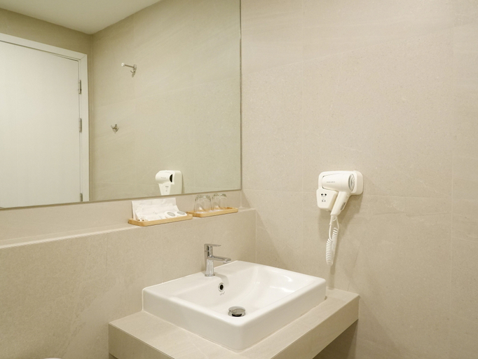 Bathroom 3, bliQ Hotel Chanthaburi, Muang Chanthaburi
