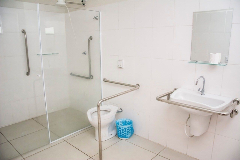 Bathroom 3, Leati's Hotel, Marília
