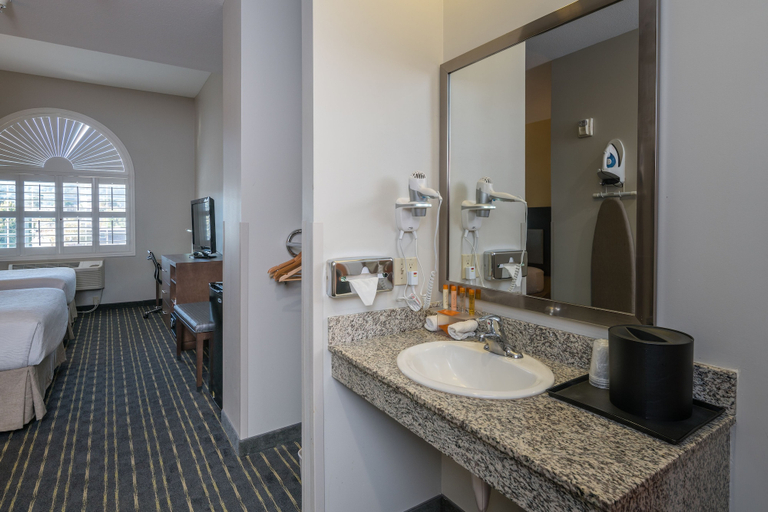Bathroom 4, Hotel Aura SFO, San Mateo