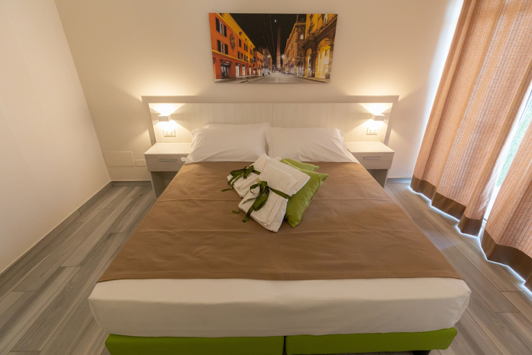 Bedroom 4, B&B Bologna Fair Tower, Bologna