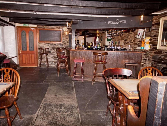 Food & Drinks 5, White Hart Hotel, Cornwall