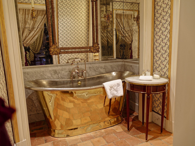 Bathroom 5, Château Louise de La Vallière, Indre-et-Loire