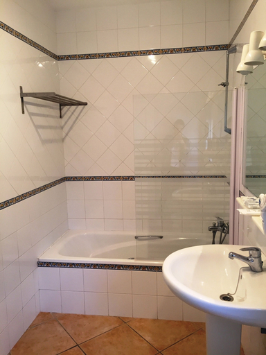 Bathroom 3, Los Garrovillos, Cádiz