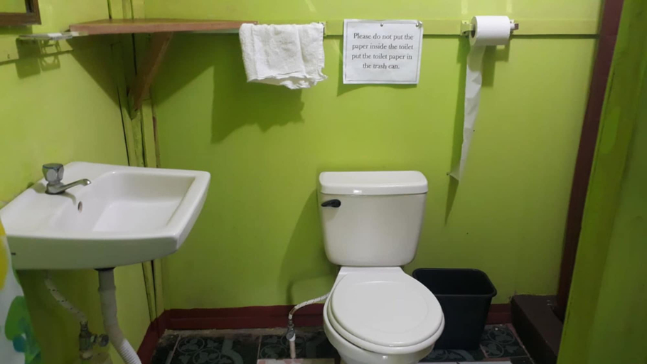 Bathroom 3, Hospedaje Bananas, Altagracia