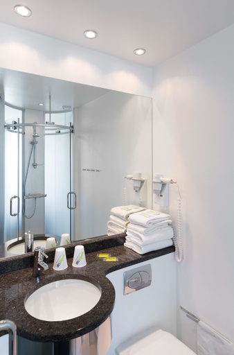 Bathroom 4, Wakeup Copenhagen Bernstorffsgade, Copenhagen