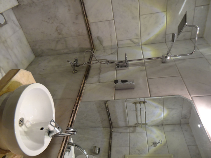 Bathroom 5, Dreamers Hotel, Bulaq al-Dakrur