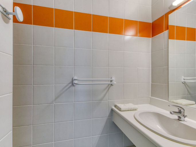Bathroom 3, Vacancéole - Le Domaine de Confolant, Puy-de-Dôme
