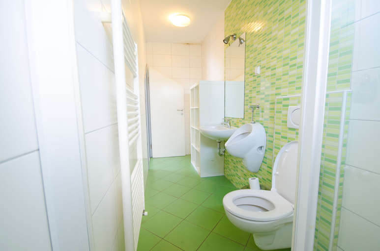Bathroom 3, Simbol Rooms - Hostel, Ljubljana