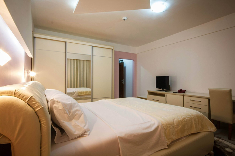 Bedroom 2, Hotel Oasis