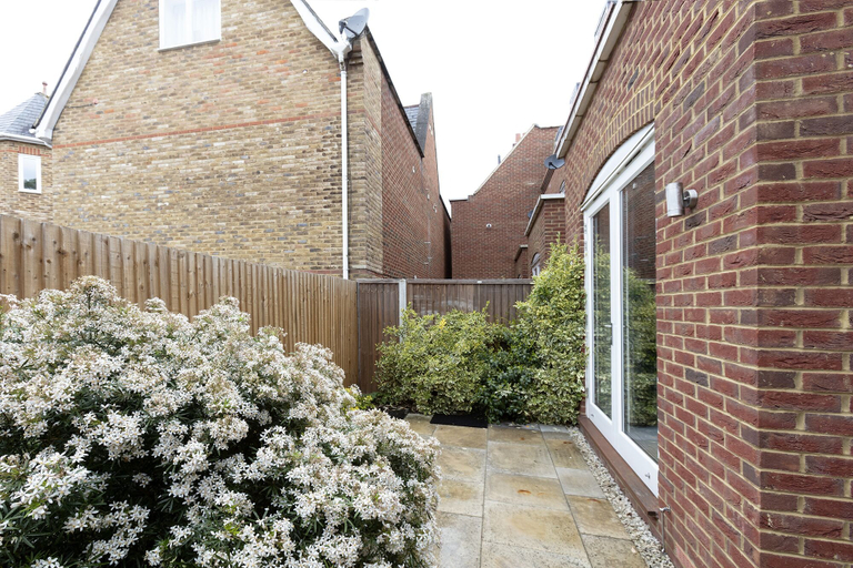 Exterior & Views 2, Immaculate Central Windsor Town House, Slough
