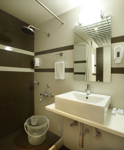 Bathroom 4, Bizz Tamanna Hotel Hinjawadi, Pune, Pune