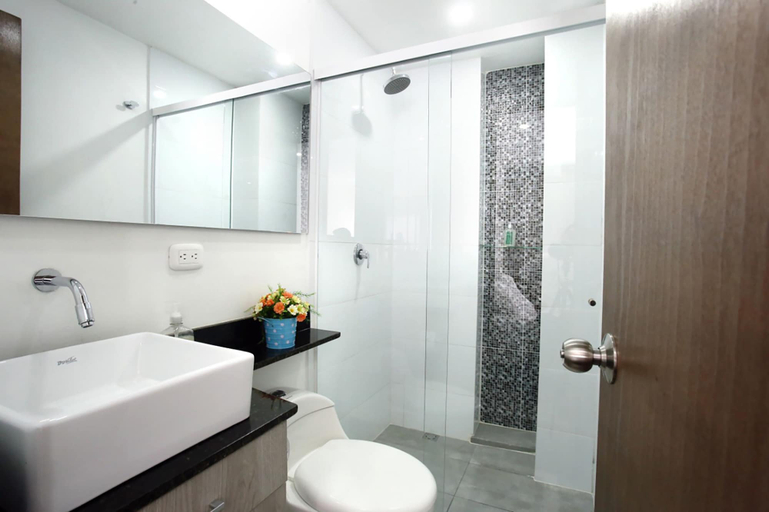 Bathroom 3, Studio Apartments E3, Medellín