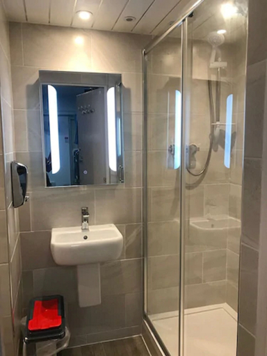 Bathroom 5, Smart Hyde Park Inn Hostel, London