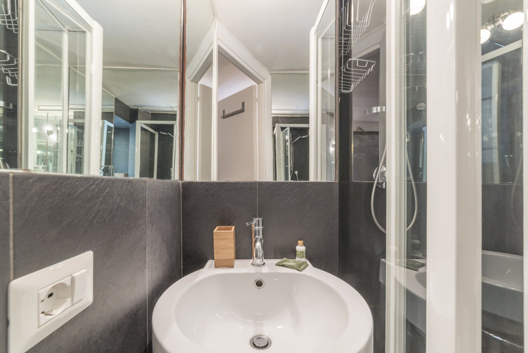 Bathroom 3, Monti Studio Apartment, Rome