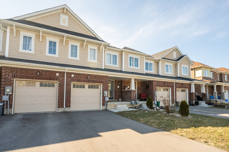 Exterior & Views 2, New 3BR Townhouse, Minutes to Niagara Falls and Brock University by GLOBALSTAY, Niagara