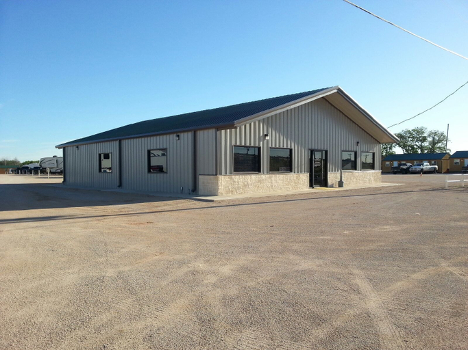 Exterior & Views 2, Elite Cabins and RV Park, Howard