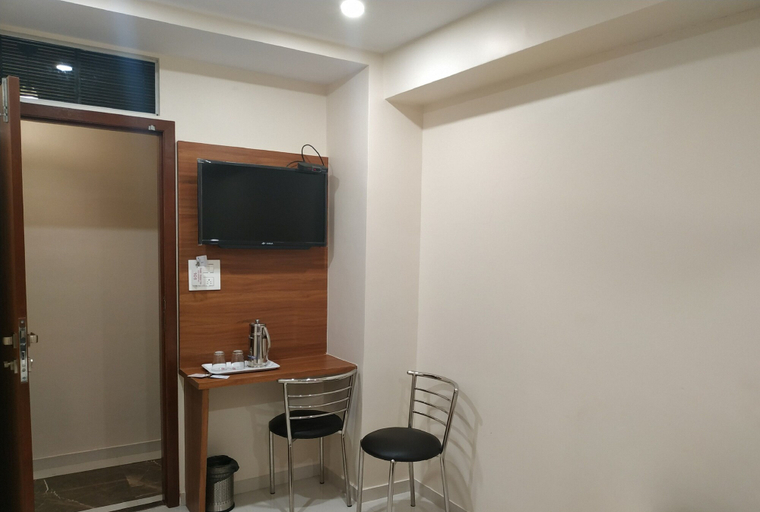 Others 5, Hotel Aiston Inn, Mumbai Suburban
