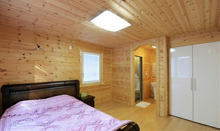 Bedroom 2, Garten In AEWOL, Jeju