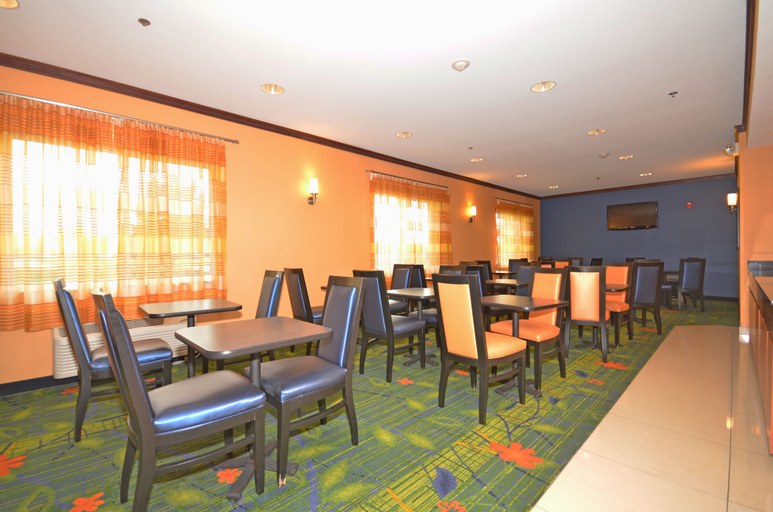 Food & Drinks 5, Fairfield Inn & Suites by Marriott - Jefferson City, Cole