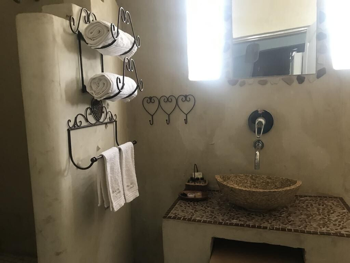 Bathroom 3, Chinaka Game Lodge, Vhembe
