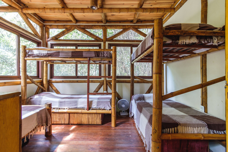 Bedroom 4, Universo Pol Bamboo Hostel, Cairu
