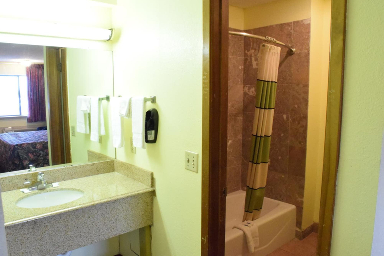 Bathroom 4, Executive Inn Odessa, Ector