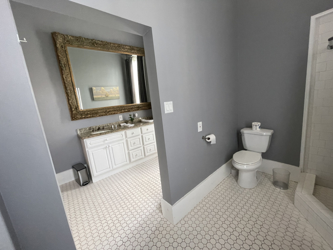 Bathroom 4, The George Manor, Galveston